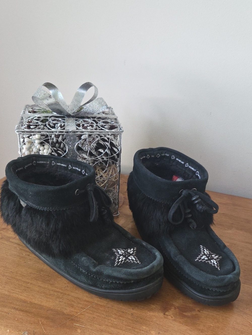 Manitobah Black Women Or Men Faux-Fur Ankle Boots with Beaded Star Detail